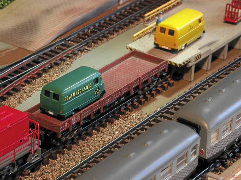 098 MoniTor.JPG - Zwei nagelneue Mercedes L 319 werden angeliefert